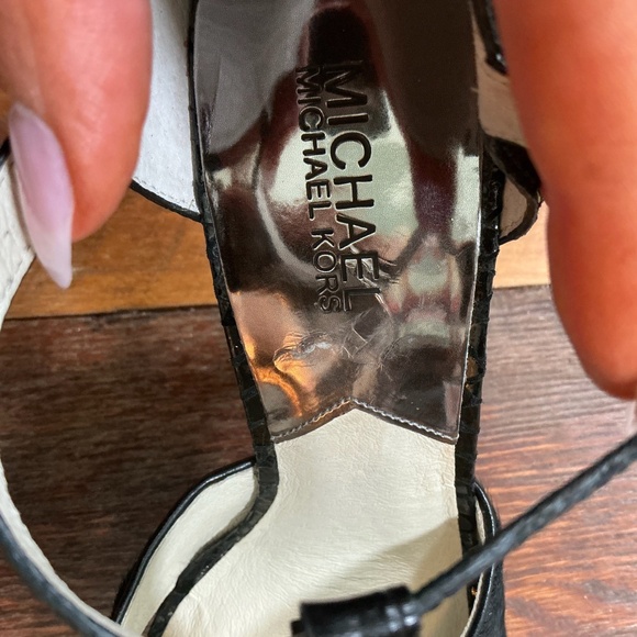 Michael Kors Nadia Black Haircalf Snakeskin T-Strap Heels Sandals Size 10M - Picture 10 of 13